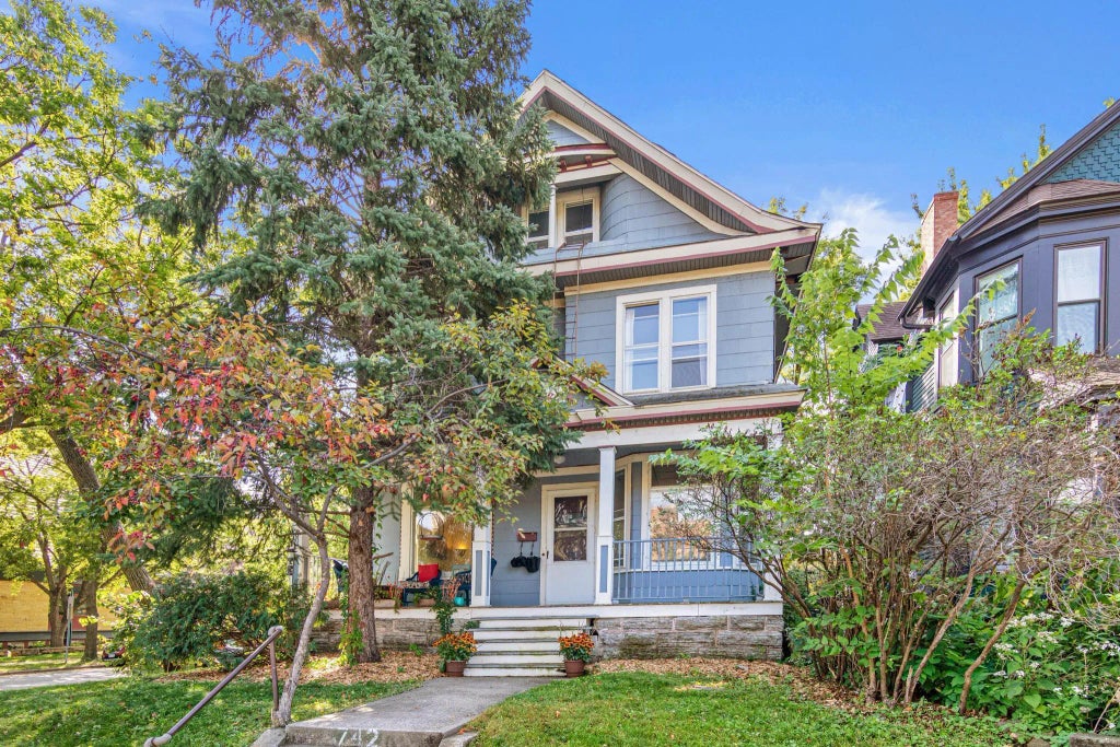 742 Holly Avenue, Saint Paul