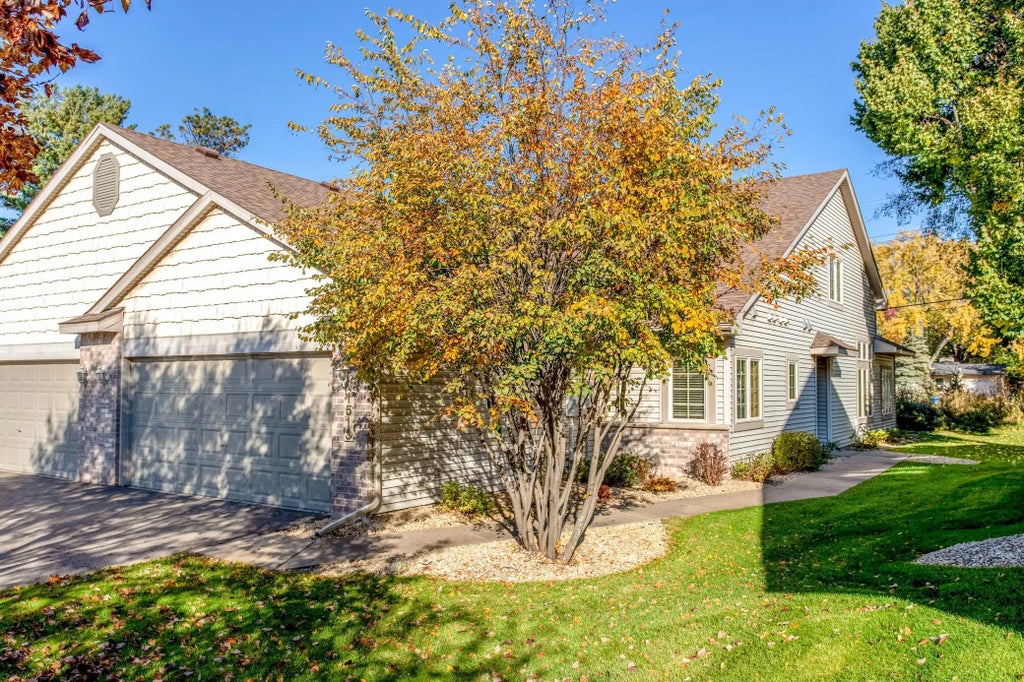 1513 Pine Pointe, White Bear Lake