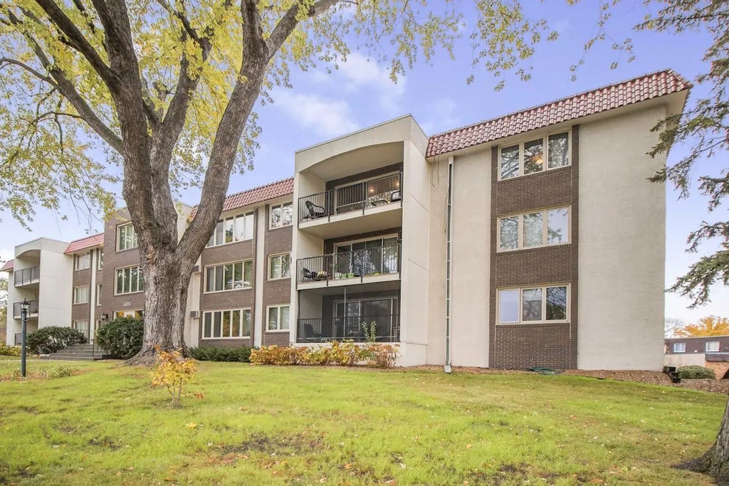 4401 Parklawn Avenue 307w, Edina