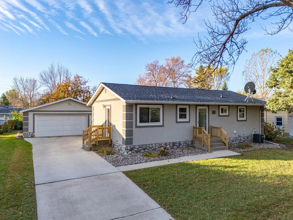 416 Crescent Avenue, Crookston