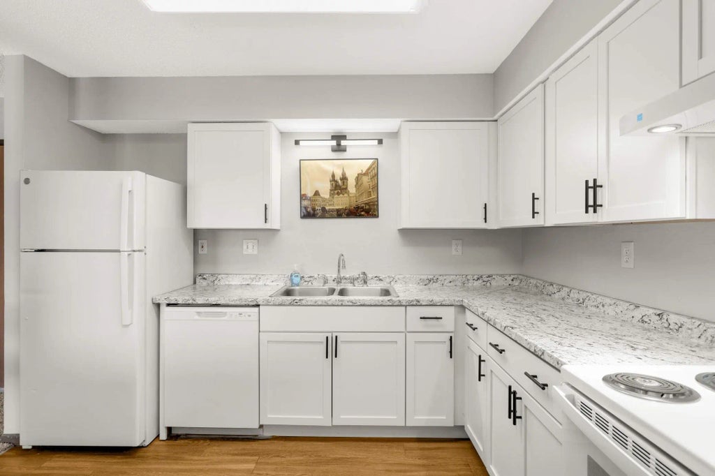 221 Grand Avenue W 316, South St Paul