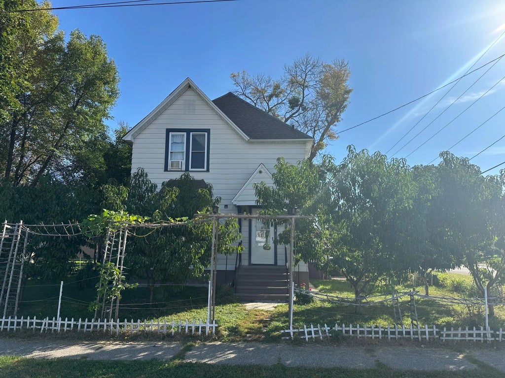 821 Madison Avenue, Albert Lea