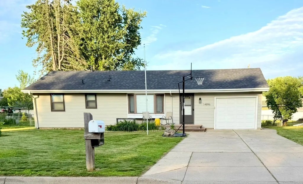 14896 Cimarron Avenue W, Rosemount