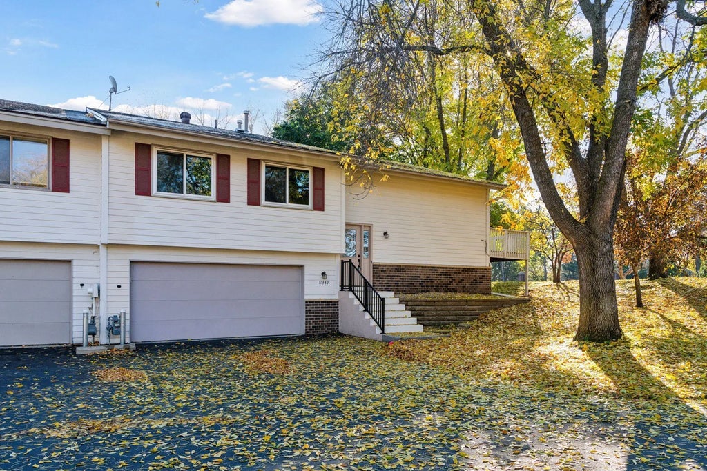 11339 Vessey Circle, Bloomington