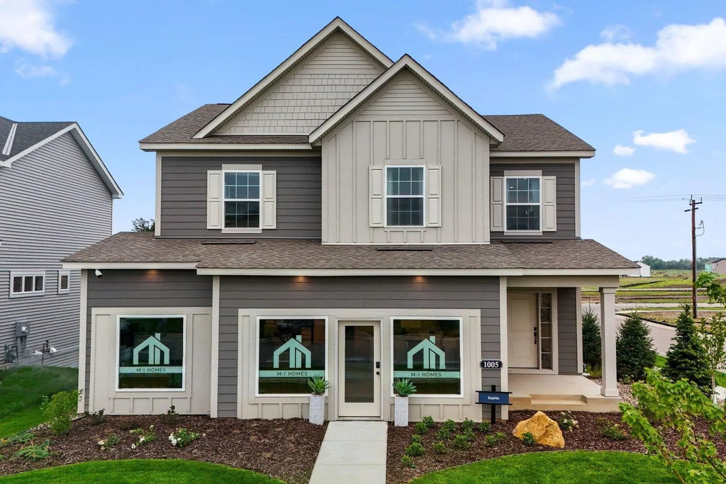 1005 Annagaire Curve, Rosemount