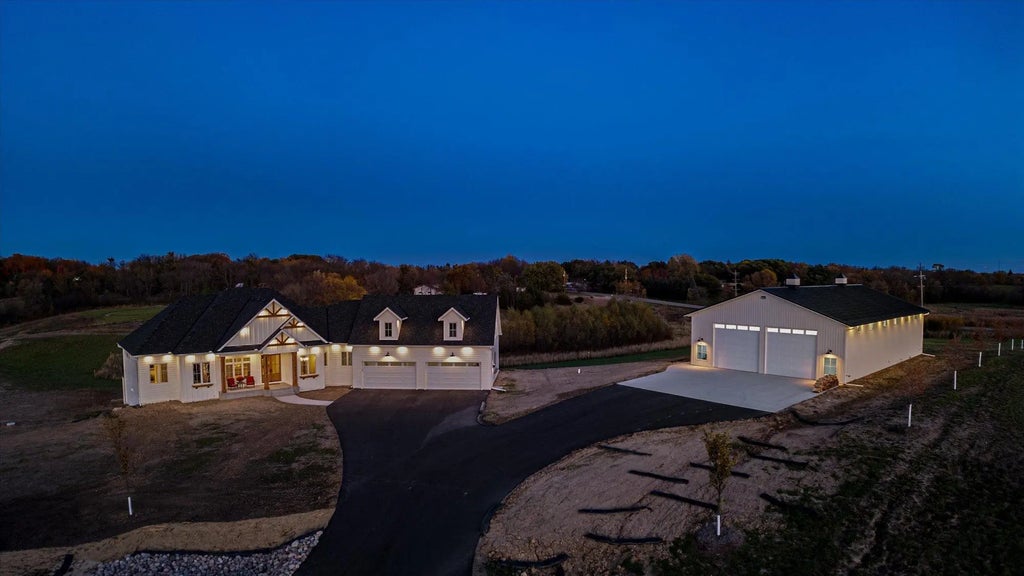 7475 74th Avenue N, Greenfield