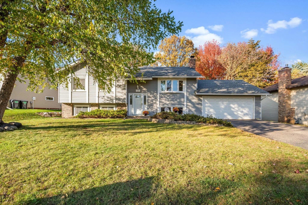 1669 Walnut Lane, Eagan
