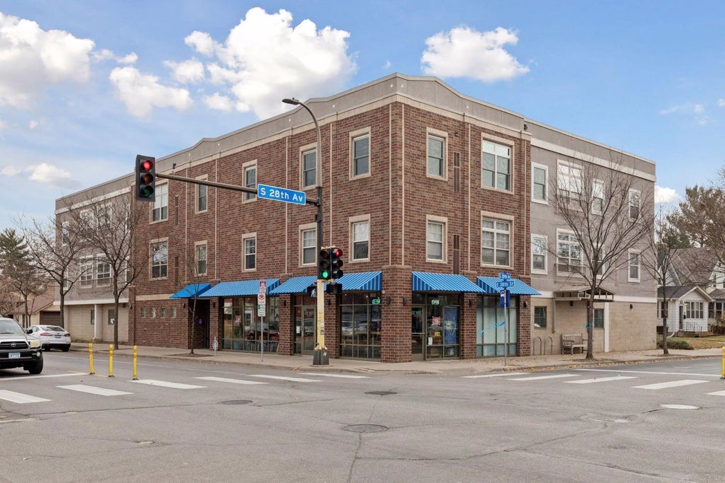 2803 E 38th Street 202, Minneapolis
