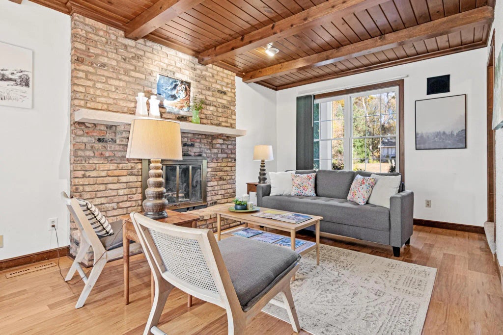 5235 W 139th Street, Savage