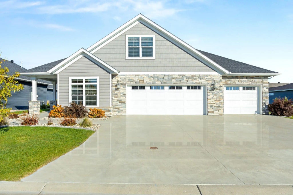 5179 Mira Way W, West Fargo