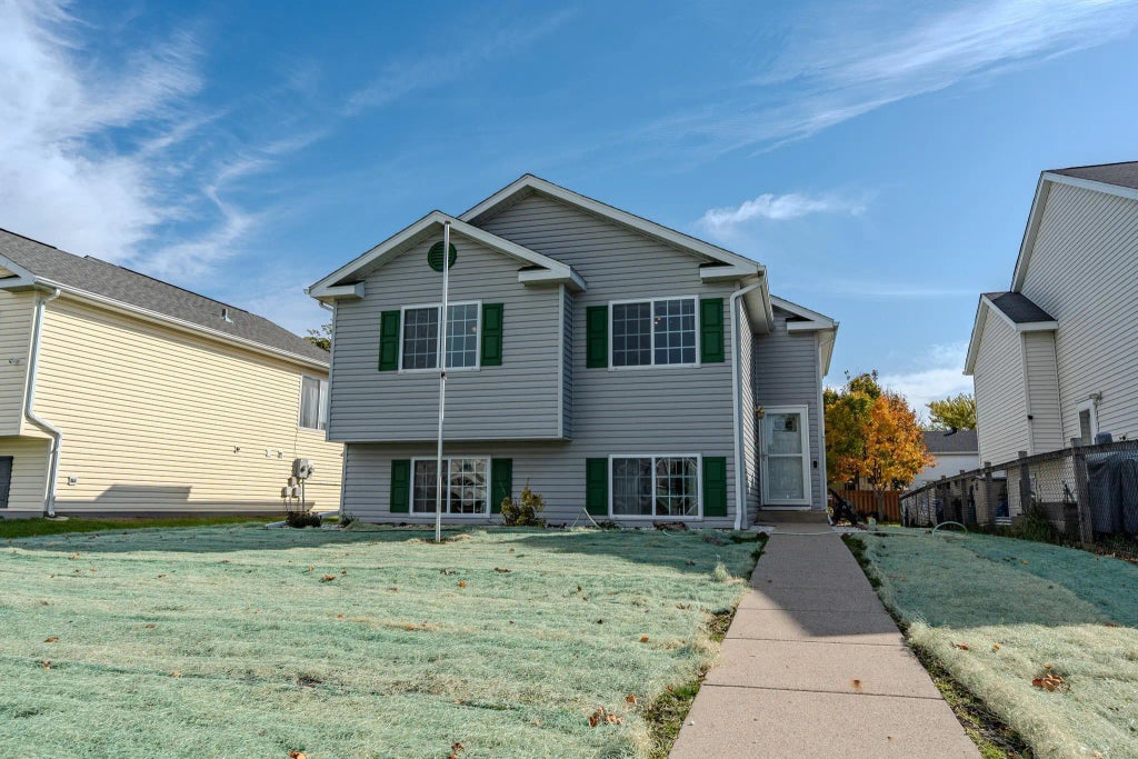 1976 57th Avenue S, Fargo