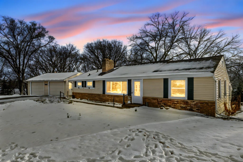 6015 Aspen Road, Mound