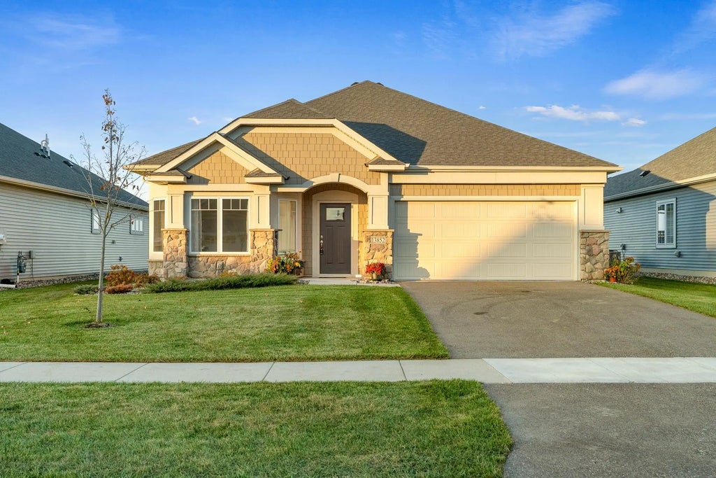 13852 Geneva Avenue N, Hugo