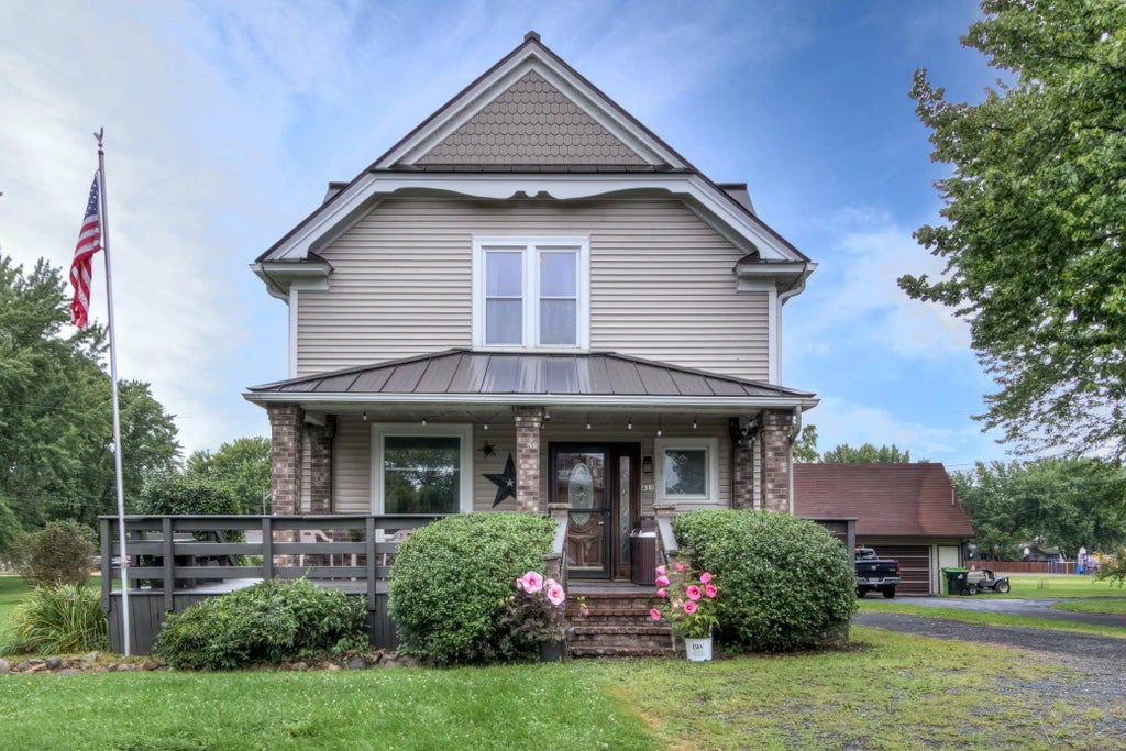 413 E Stanley Street, Thorp