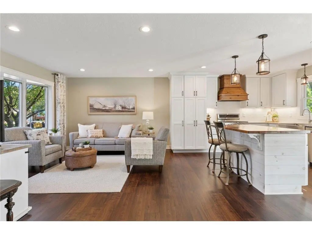 2404 Helena Avenue N, Oakdale