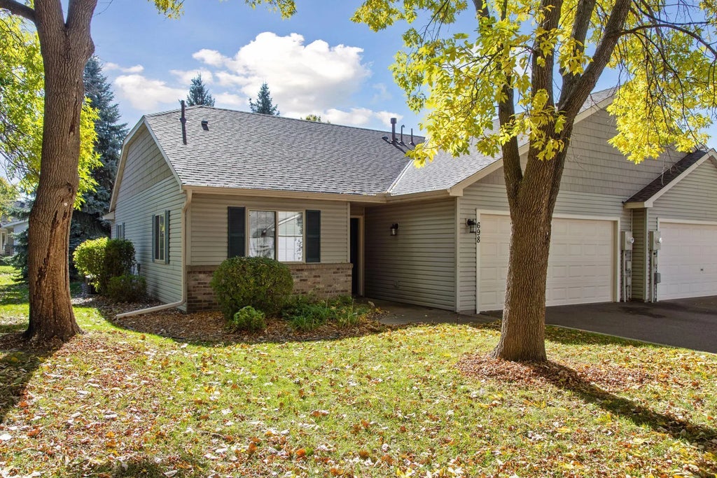 698 Monn Avenue, Vadnais Heights