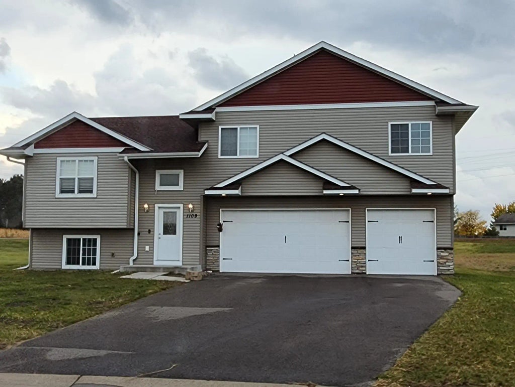 1109 8th Avenue, Isanti