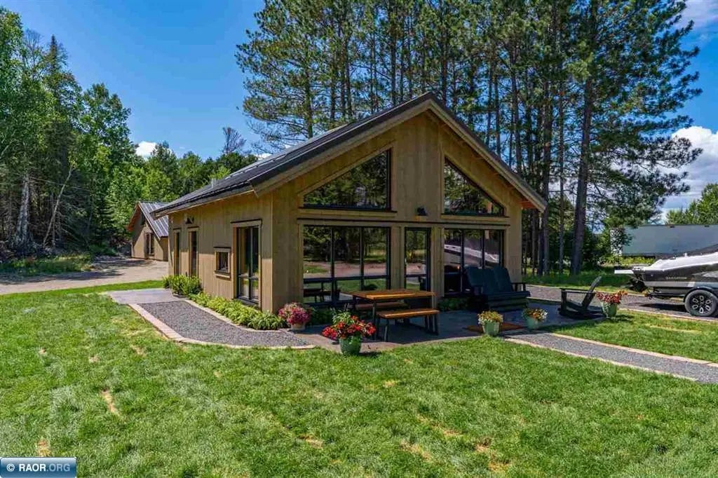 128 Marjo Drive, Tower