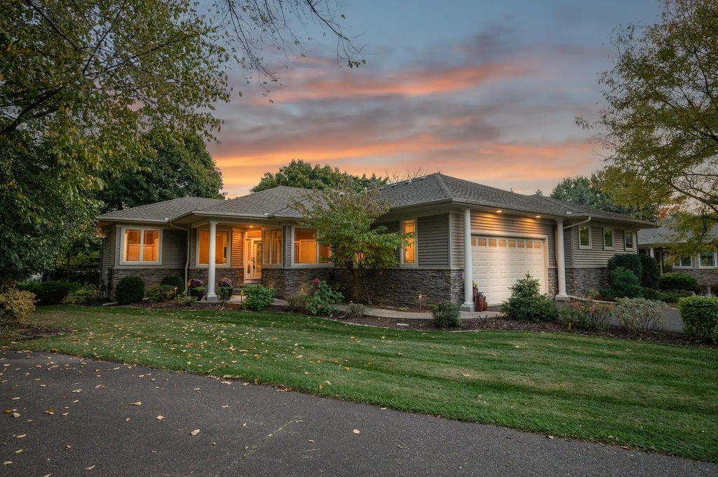 2512 Skyblue Court, White Bear Lake