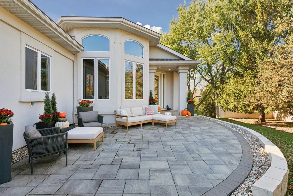 2600 Cedar Green, Minnetonka