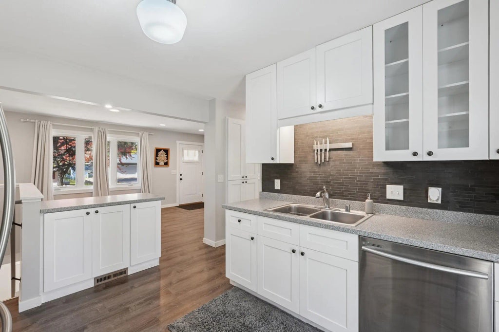 9605 10th Avenue S, Bloomington