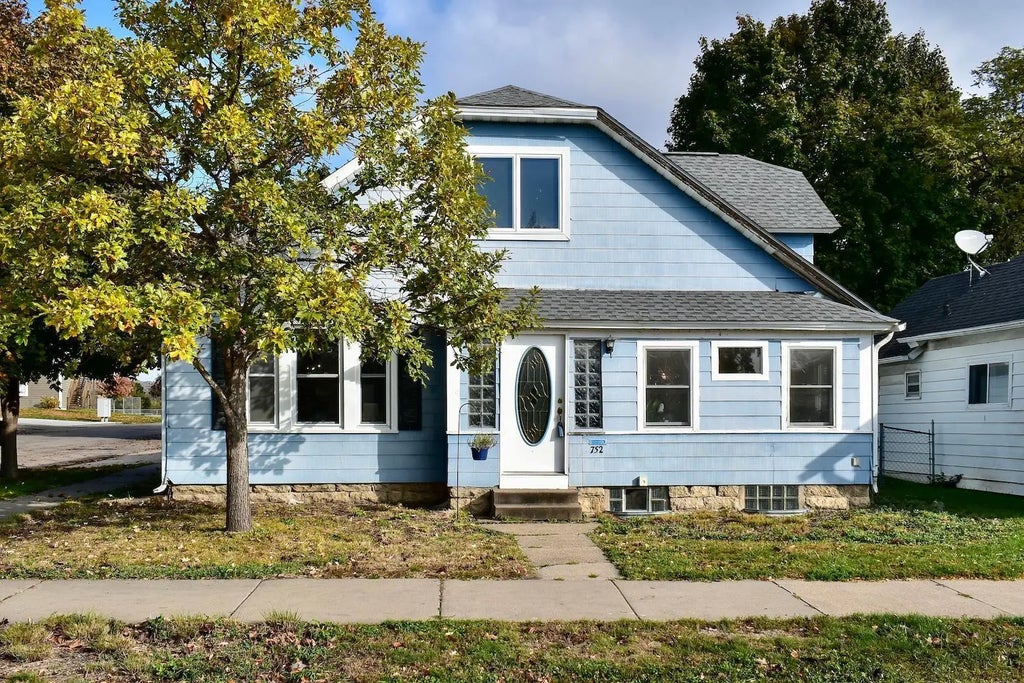752 E 2nd Street, Winona