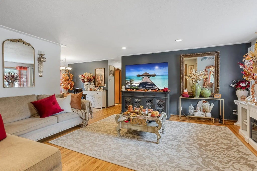 4355 Colorado Avenue N, Crystal