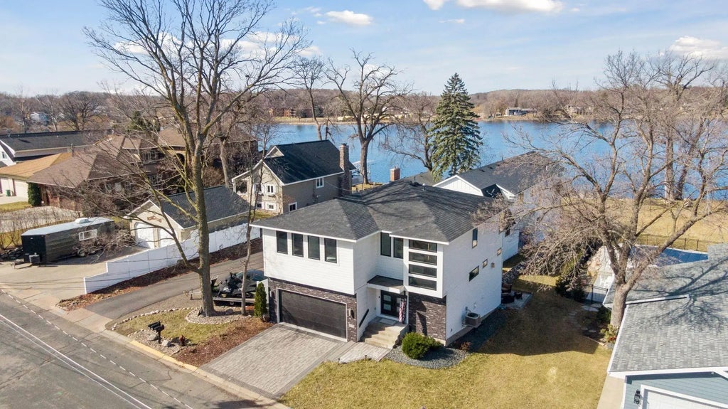 1571 Bluebird Lane, Mound