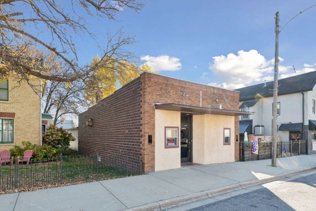 106 Paul Avenue S, Cologne