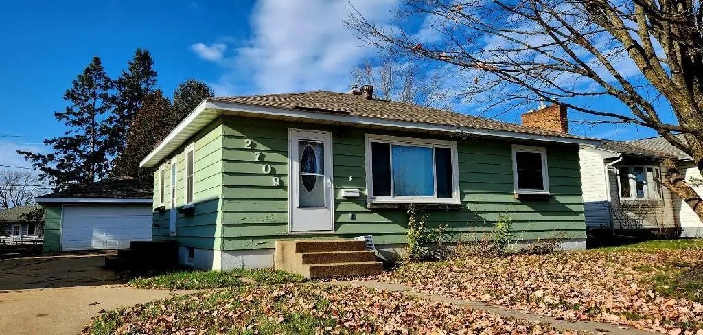 2709 Diane Lane, Hibbing