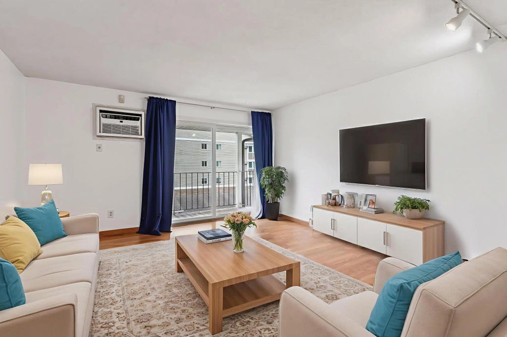 14115 Pennock Avenue 301, Apple Valley