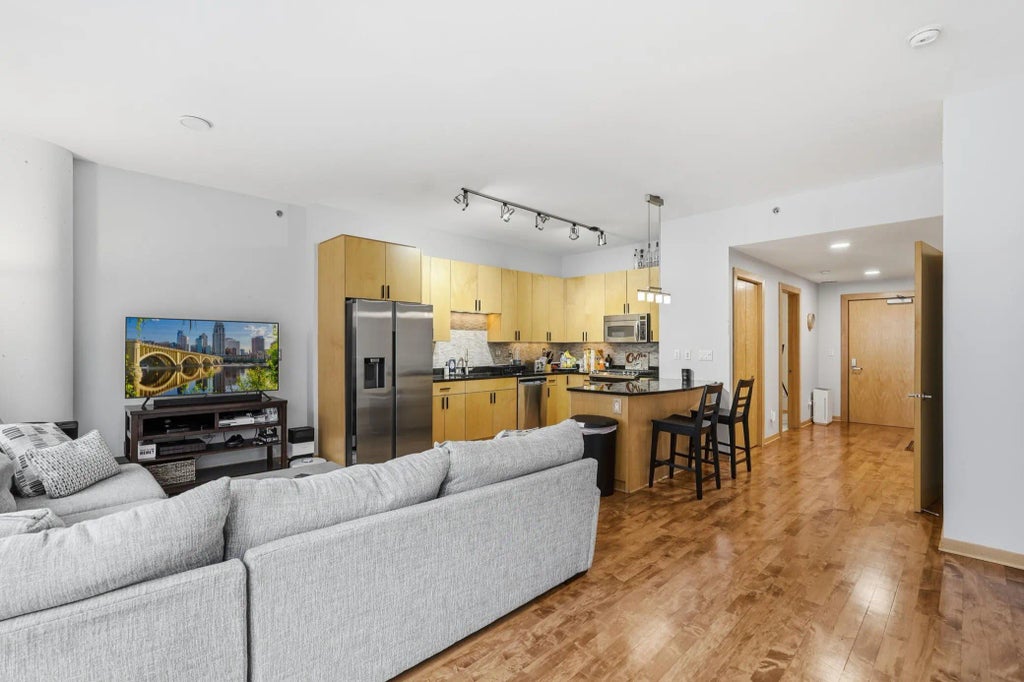 215 10th Avenue S 333, Minneapolis