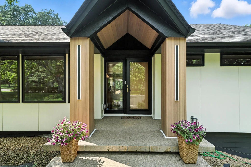 16515 Hilltop Terrace, Minnetonka