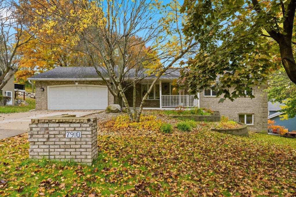 7910 Banks Path, Inver Grove Heights