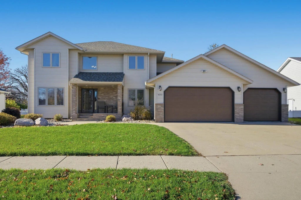 4213 S Rivershore Drive, Moorhead