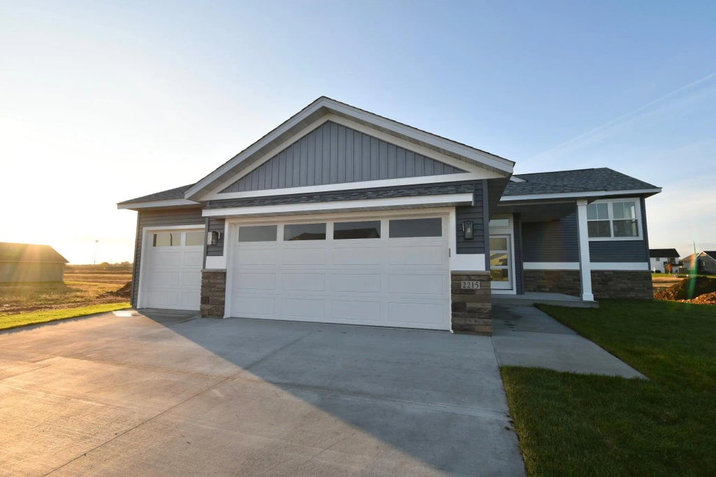 2215 Elk Run Drive Se, Pine Island