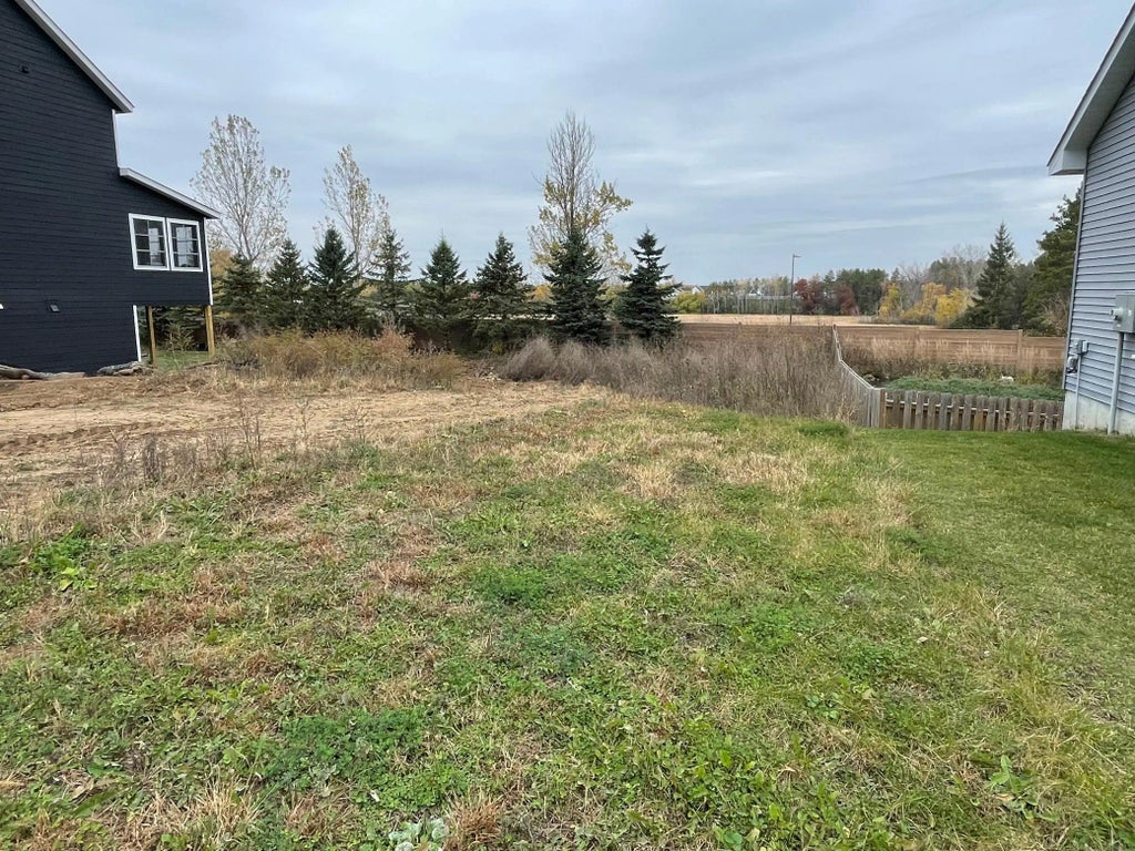 637 Remington Court, Eagan