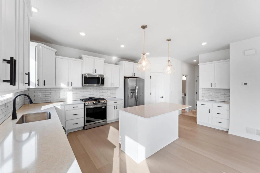 4952 Jansen Avenue Ne, Saint Michael