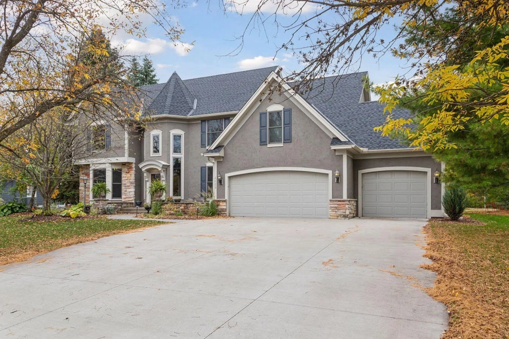 2628 Town Lake Drive, Woodbury