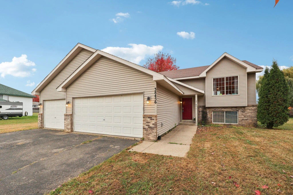 38456 Coventry Drive, North Branch