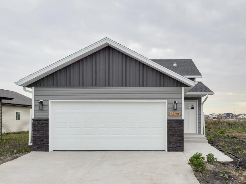 6290 87th Avenue S, Horace