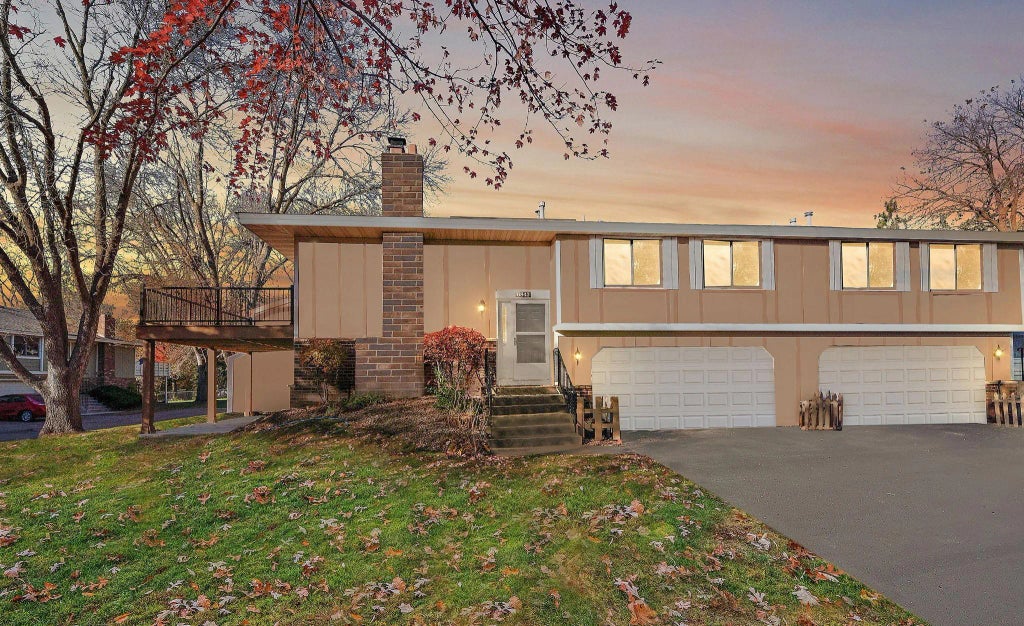 6843 Macbeth Court, Woodbury