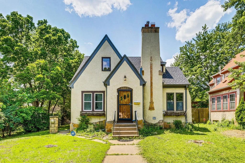 3807 Hubbard Avenue N, Robbinsdale