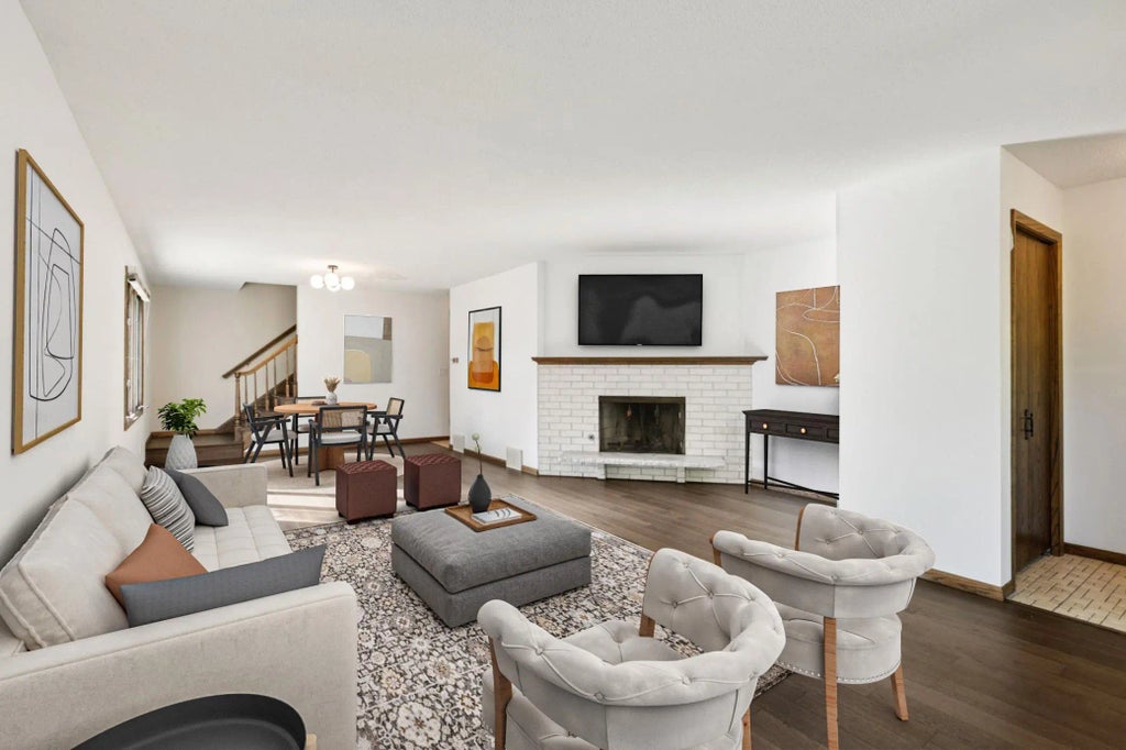 7207 Heatherton Circle, Edina