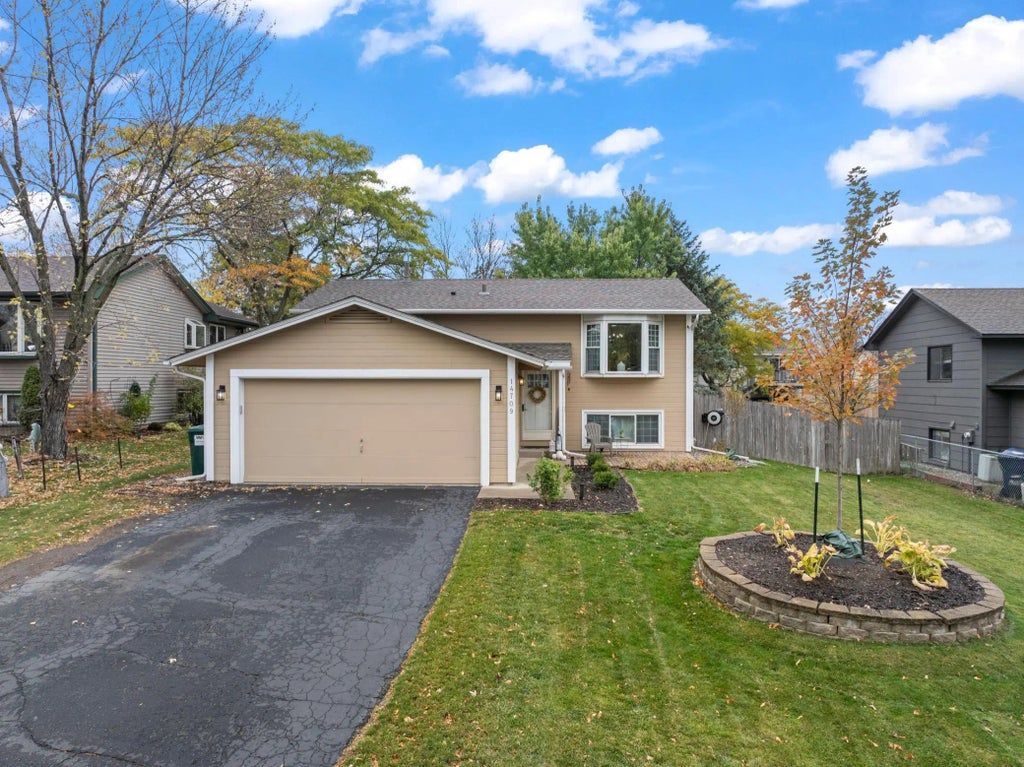 14709 Hillshire Lane, Burnsville