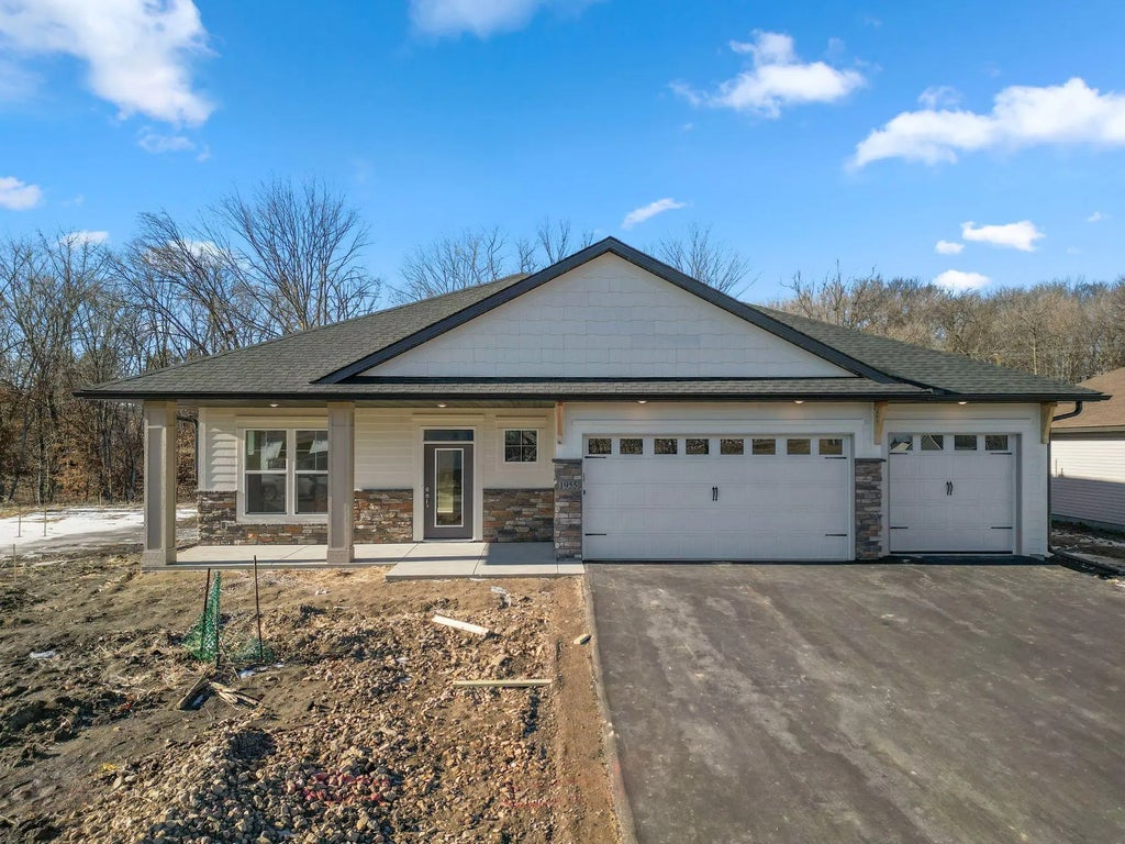 1954 Woods Point, Waconia