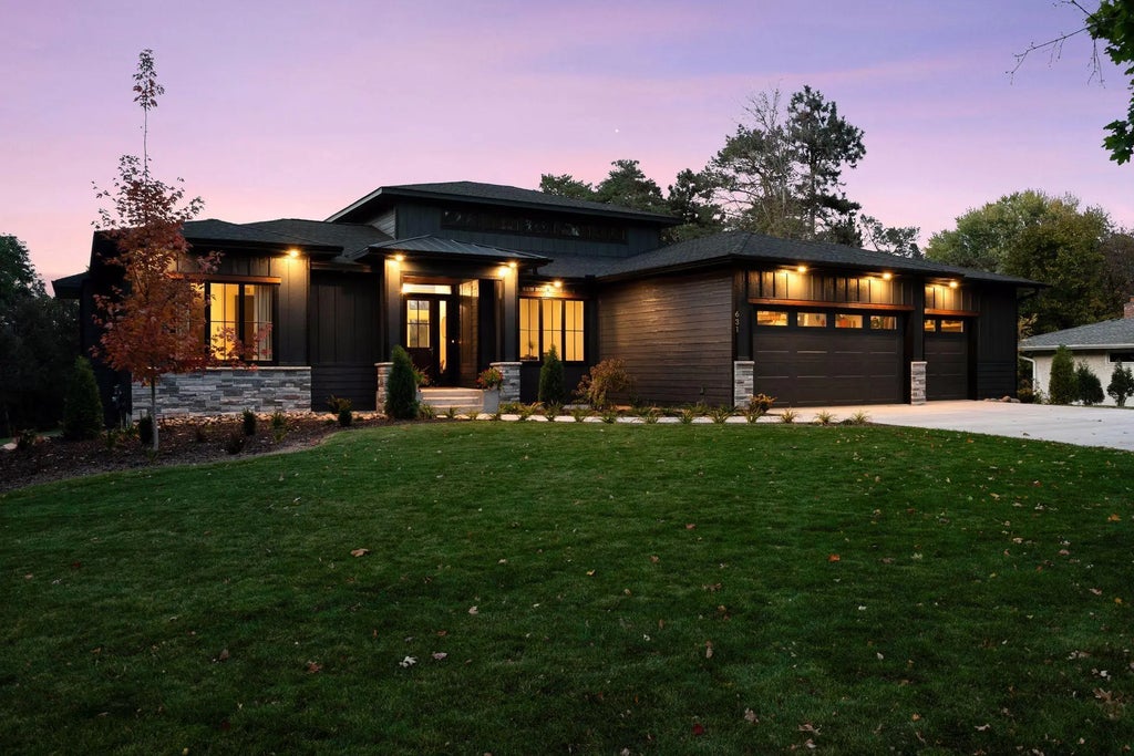 631 Callahan Place, Mendota Heights