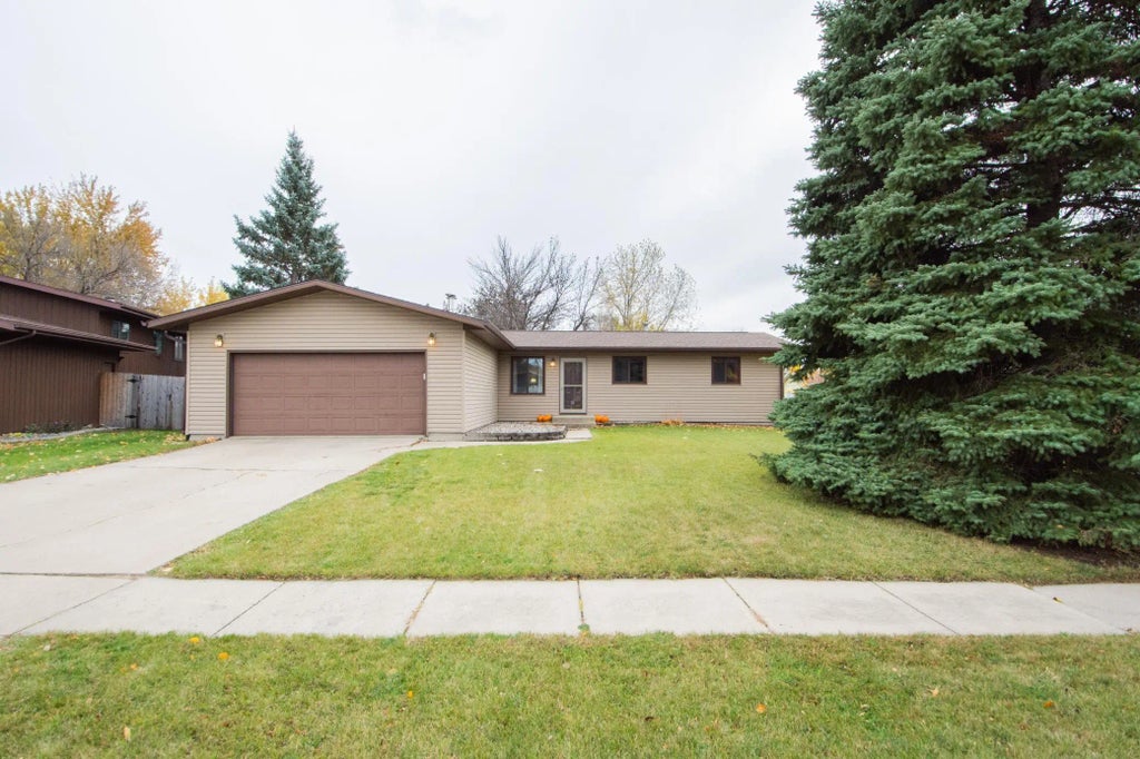 719 5th Avenue W, West Fargo