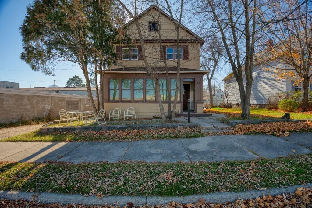 13 1st Street Sw, Chisholm