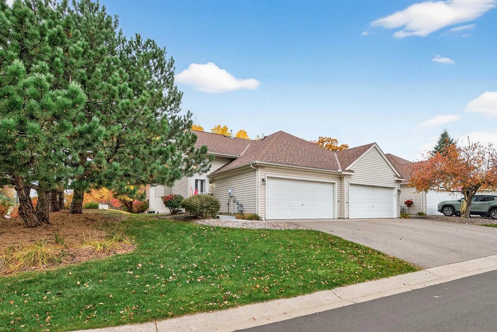8827 Coffman Path, Inver Grove Heights